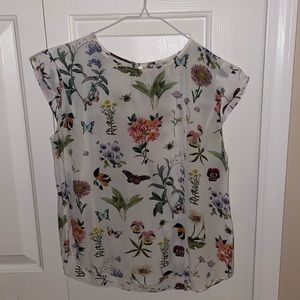 White top with pattern size s